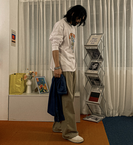아티모트 a long-sleeved t-shirt