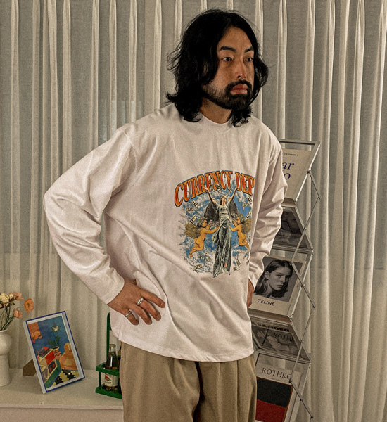 아티모트 a long-sleeved t-shirt