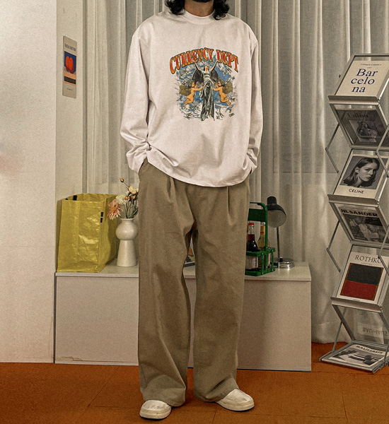 아티모트 a long-sleeved t-shirt