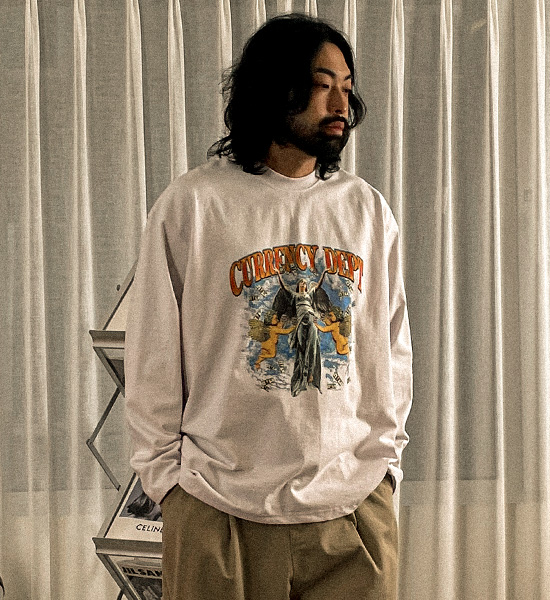 아티모트 a long-sleeved t-shirt