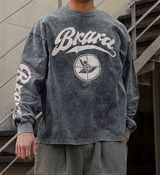 키니어트 a long-sleeved t-shirt