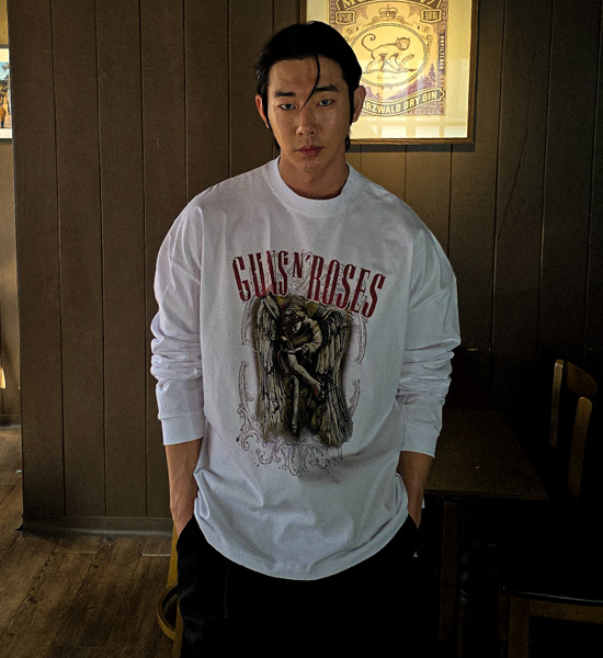 로지스 a long-sleeved t-shirt