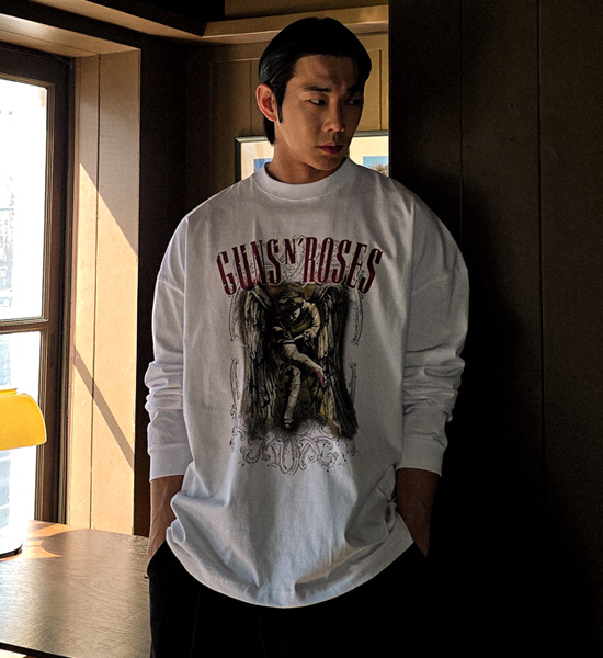 로지스 a long-sleeved t-shirt