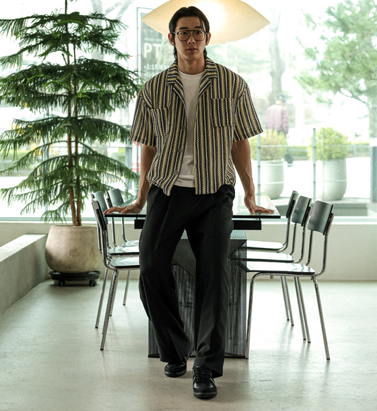 모코네마 Semi-wide fit Back banding Slacks