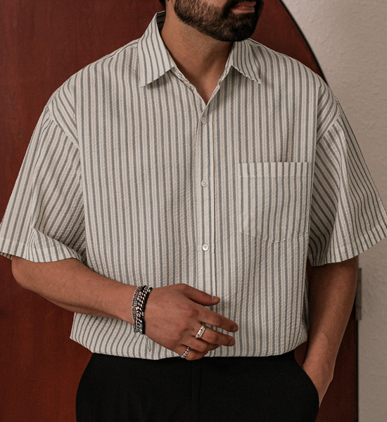 바트인 Stripe short-sleeved shirt