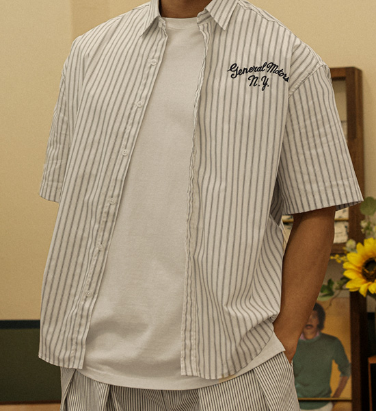 모하치 Stripe short-sleeved shirt