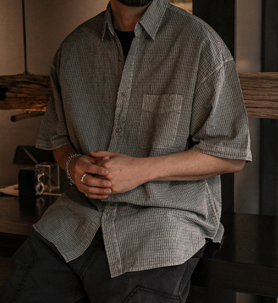 투이자 pigment short-sleeved shirt