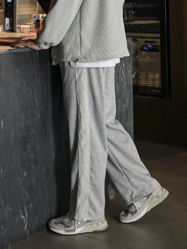 <br><font color="#660616">[365SALE]</font><br><font color="#660616">★교환/반품불가★</font><BR>멀카 Semi-wide fit banding pants