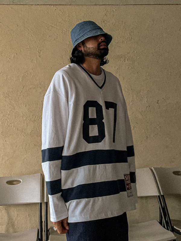 마드가타 a long-sleeved t-shirt