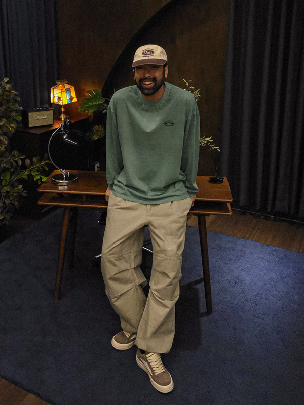 클라리타 pigment a long-sleeved t-shirt