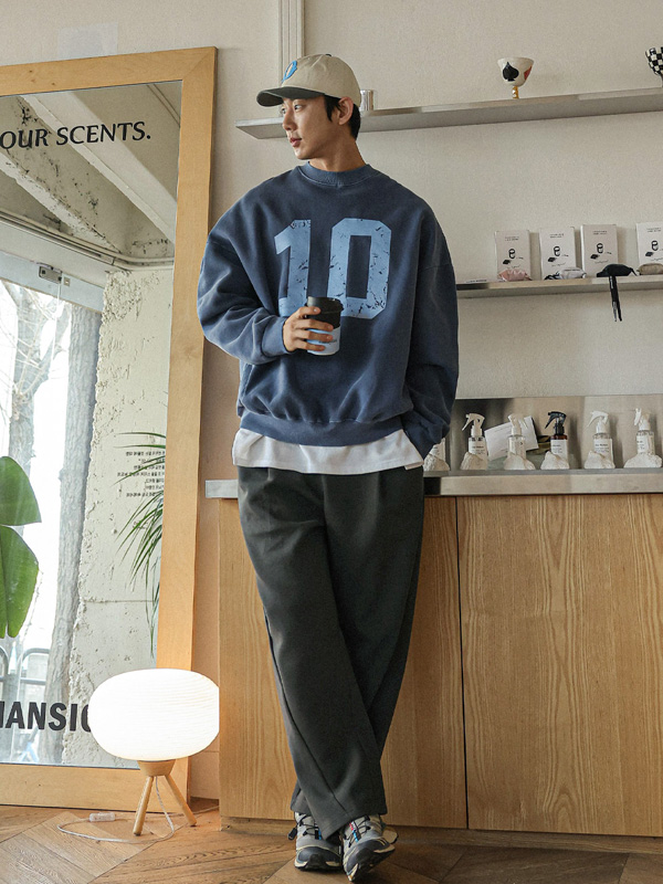 커머나린 pigment  a napping sweatshirt