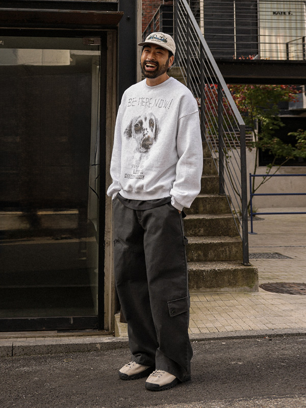 달마시안 a napping sweatshirt