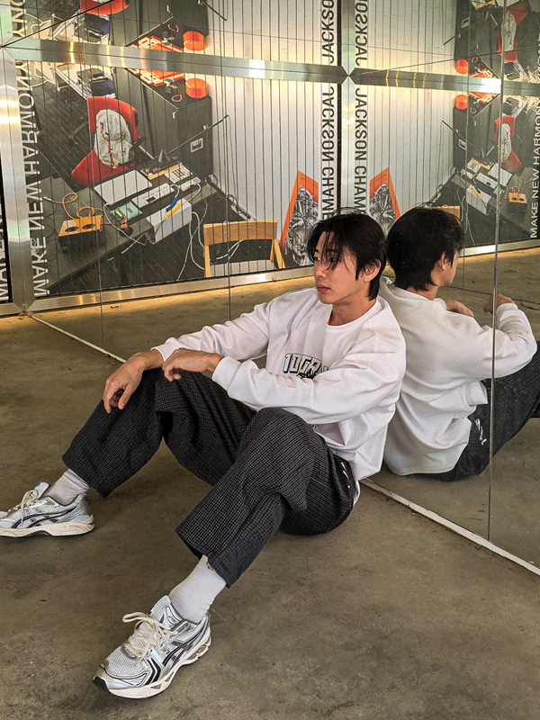 마빈크리 a long-sleeved t-shirt