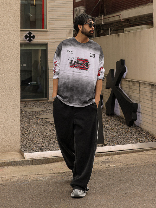 바넬로피 a long-sleeved t-shirt